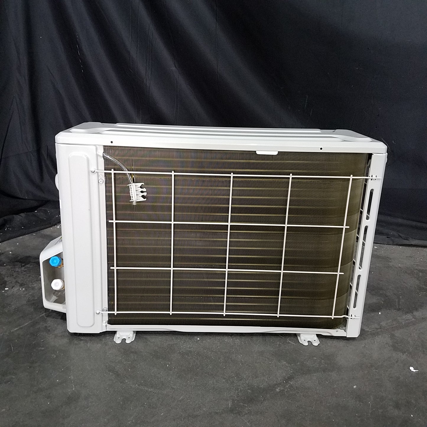 (Scratch/Ding) $1099 MRCOOL EZ-PRO 18,000 BTU 18.5 SEER Ductless Heat Pump Split System - 240V