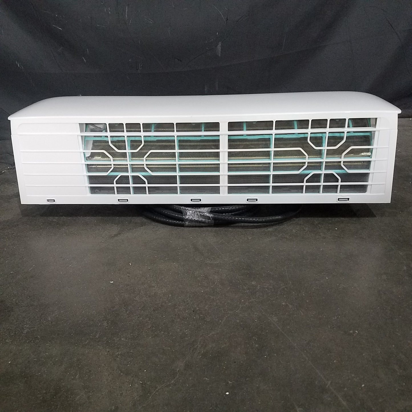 (Scratch/Ding)  $869 MRCOOL EZ-PRO 12,000 BTU 18 SEER Ductless Heat Pump Split System - 115V