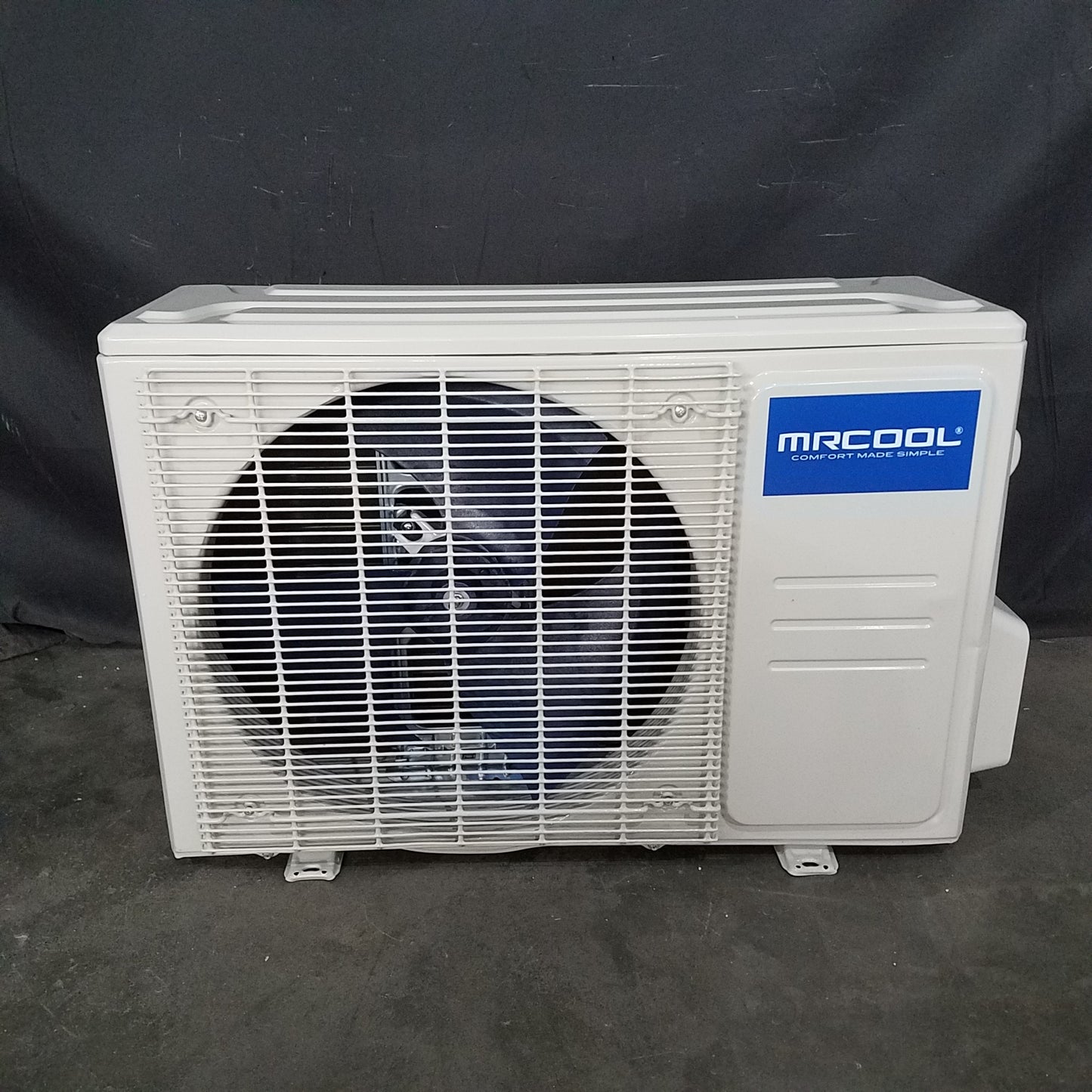 (Scratch/Ding)  $869 MRCOOL EZ-PRO 12,000 BTU 18 SEER Ductless Heat Pump Split System - 115V