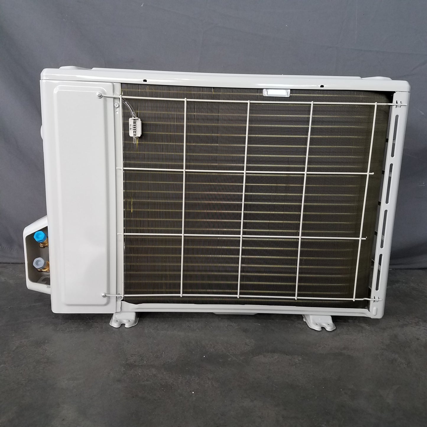 MRCOOL DIY 12k Complete Split System Heat Pump + AC with 25ft line set SCRATCH & DENT