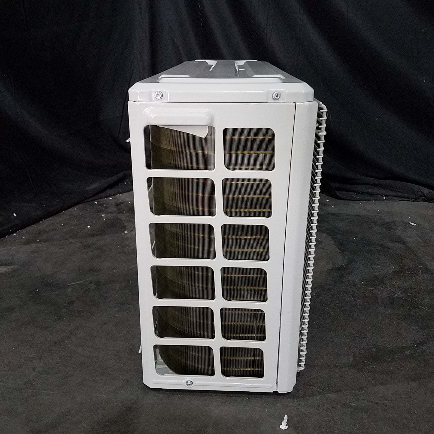 (Scratch/Ding) $1099 MRCOOL EZ-PRO 18,000 BTU 18.5 SEER Ductless Heat Pump Split System - 240V