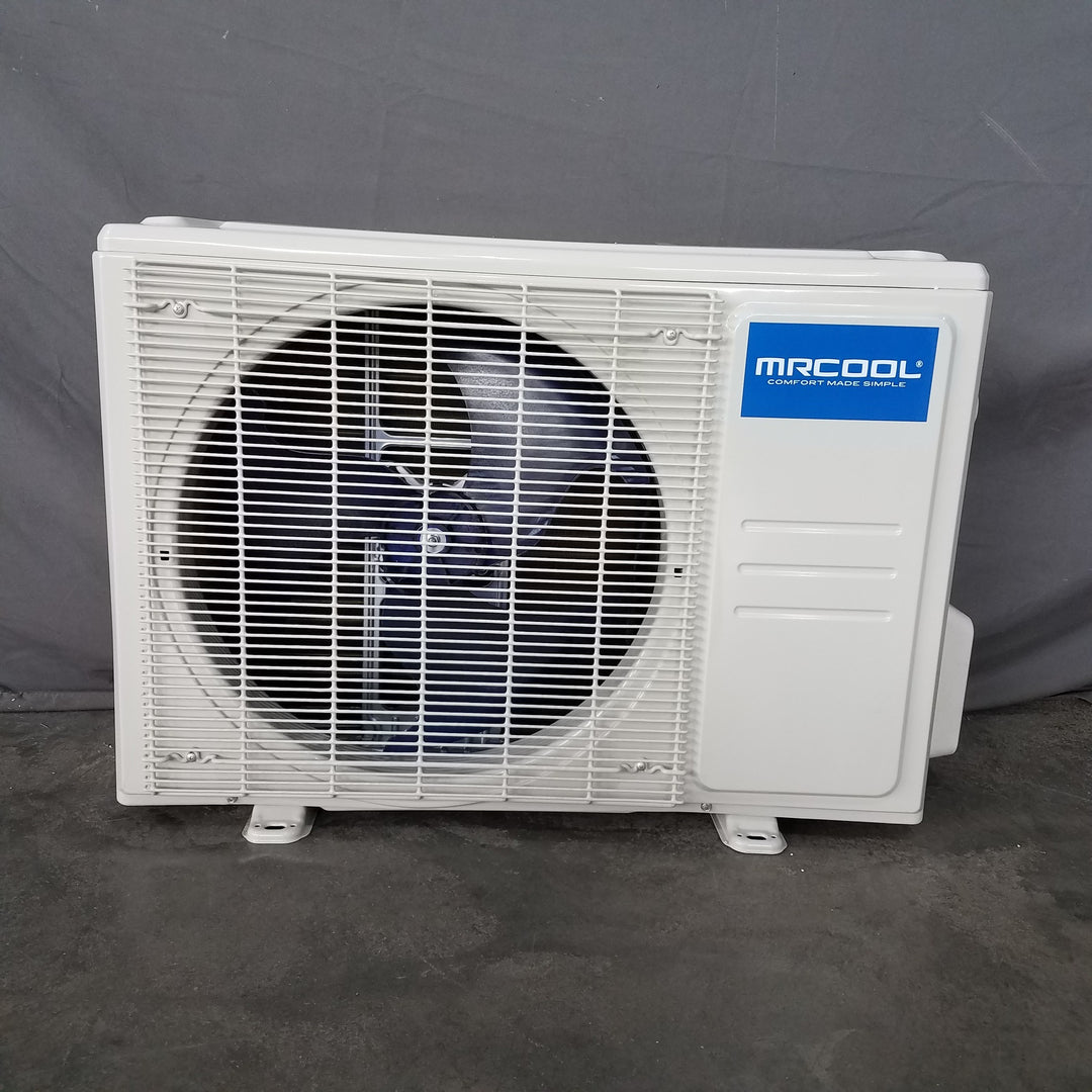 MRCOOL DIY 12k Complete Split System Heat Pump + AC with 25ft line set SCRATCH &amp; DENT
